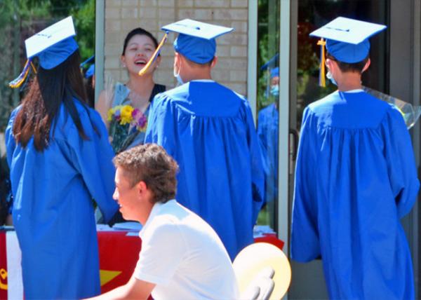 2022-06-05_11_Present Bouquet to Teachers0001.JPG