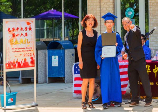 2022-06-05_Present Diploma by Principal Ma & Zhang.JPG