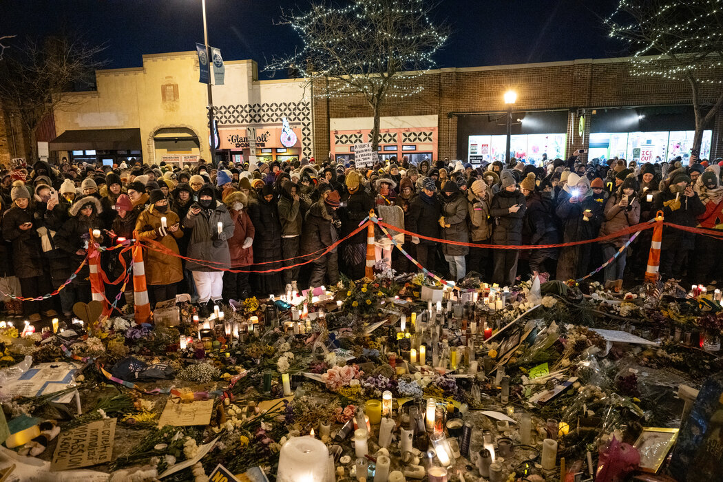 在亚历克斯·普雷蒂遭联邦特工枪杀的现场，四天后仍有哀悼者聚集。