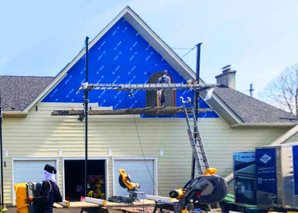 2022-05-03_Garage Side w James Hardie Boards.JPG