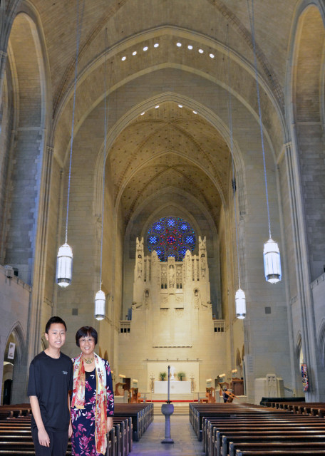 2016-04-11_7th Grade Spring Break @ Episcopal Church of Heavenly Rest_Nave0001.JPG