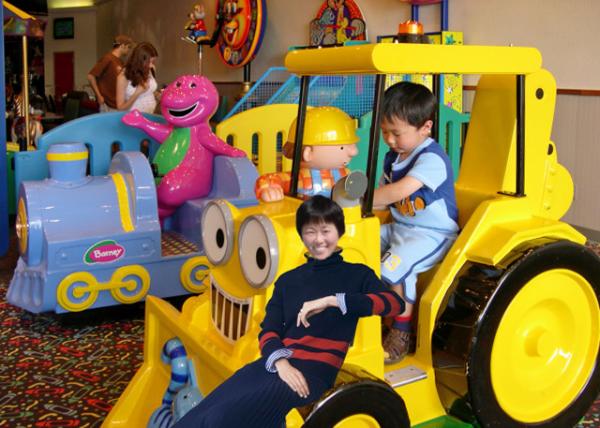 2006-05-06_Chuck E. Cheese's0001.JPG