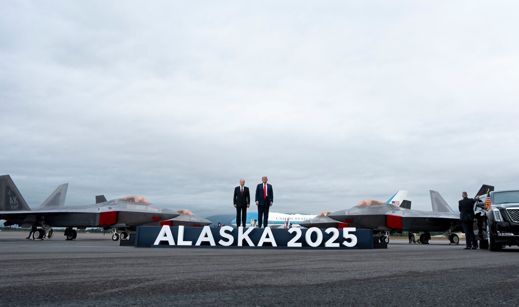 去年，特朗普总统与俄罗斯总统普京在阿拉斯加举行会晤。