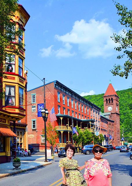2021-07-05_The Inn and Carbon County Courthouse Clocktower-1M0001.JPG