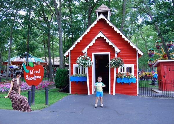 2007-07-21_131-The Little Red Schoolhouse @ Story BookLand-20001.JPG