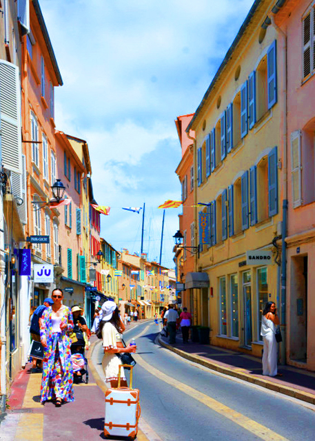 1770687287674813.jpg 2024-06-02_Rue Général Allard Featuring Pastel-Colored Bldg0001.JPG