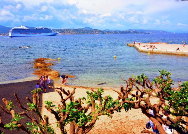 2024-06-02_Coastal Path Running along the Rocky Coast to Join the Long Pampelonne Beach0001.JPG