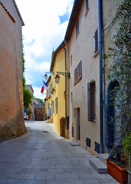 2024-06-02_Serpentine Porches_ the Stone Facades of Houses0001.JPG