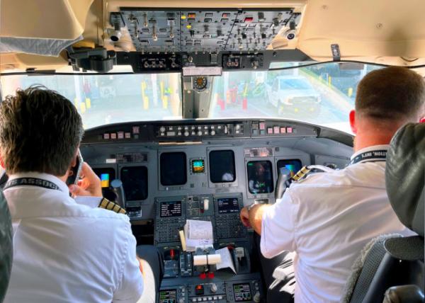 2024-05-31_Pilots on AC88600001.JPG