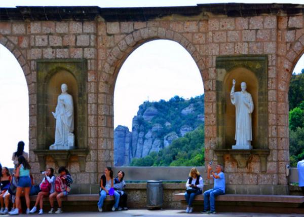 2024-06-03_03_Icons @ Abbey Courtyard0001.JPG