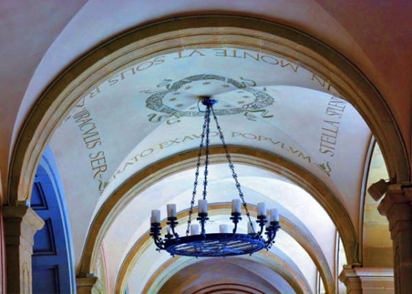 2024-06-03_09_Atrium_Admiring the Interior Loggia0001.JPG