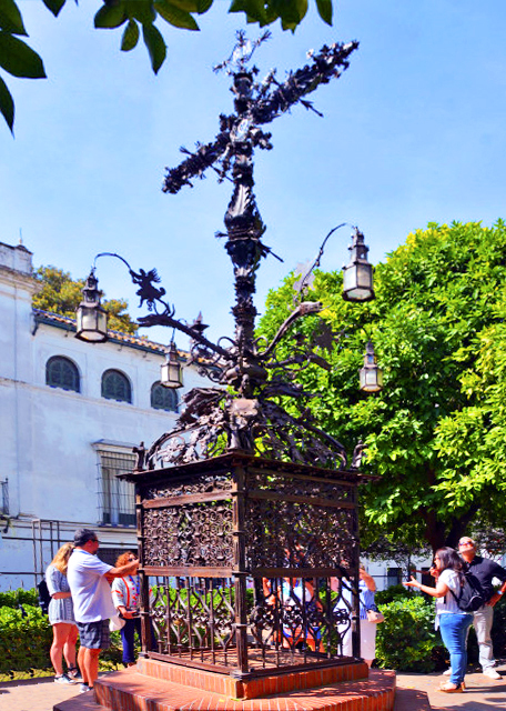 2024-06-05_Plaze de San Cruz_Cross of the Serpent in the Former Jewish Quarter of the Medieval City0001.JPG