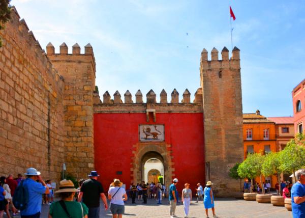 2024-06-05_01_Puerta del Le��n or Lion's Gate_ the Main Entrance to Formerly the Site of the Islamic-Era Citadel of the City from the 10th Century0001.JPG