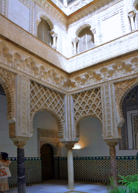 1770856891305313.jpg 2024-06-05_20_Patio de las Doncellas w the Marble Pavement Laid in 1581–15840001.JPG