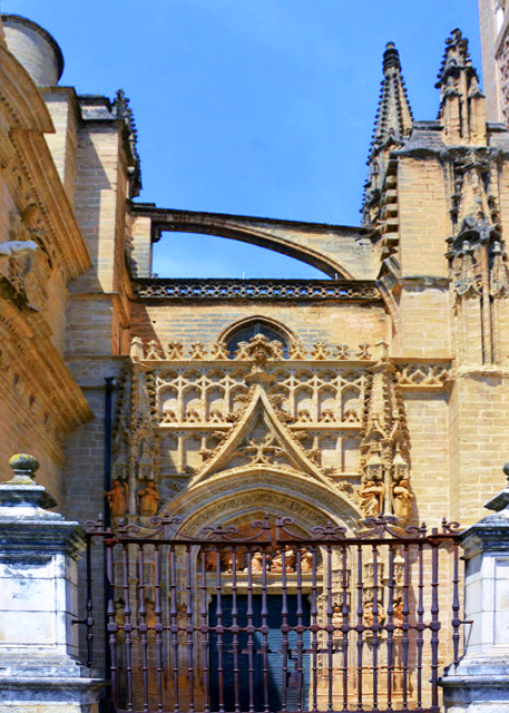 1770865066142052.jpg 2024-06-05_06_Door of Bell in the East Façade0001.JPG