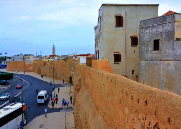 2024-06-06_31_Arrow & Gun Slits Looking down Both the sea & the Landward Side0001.JPG