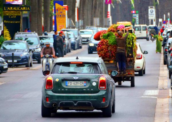 2024-06-06_09_Overloaded Vehicle Carrying Household Goods0001.JPG