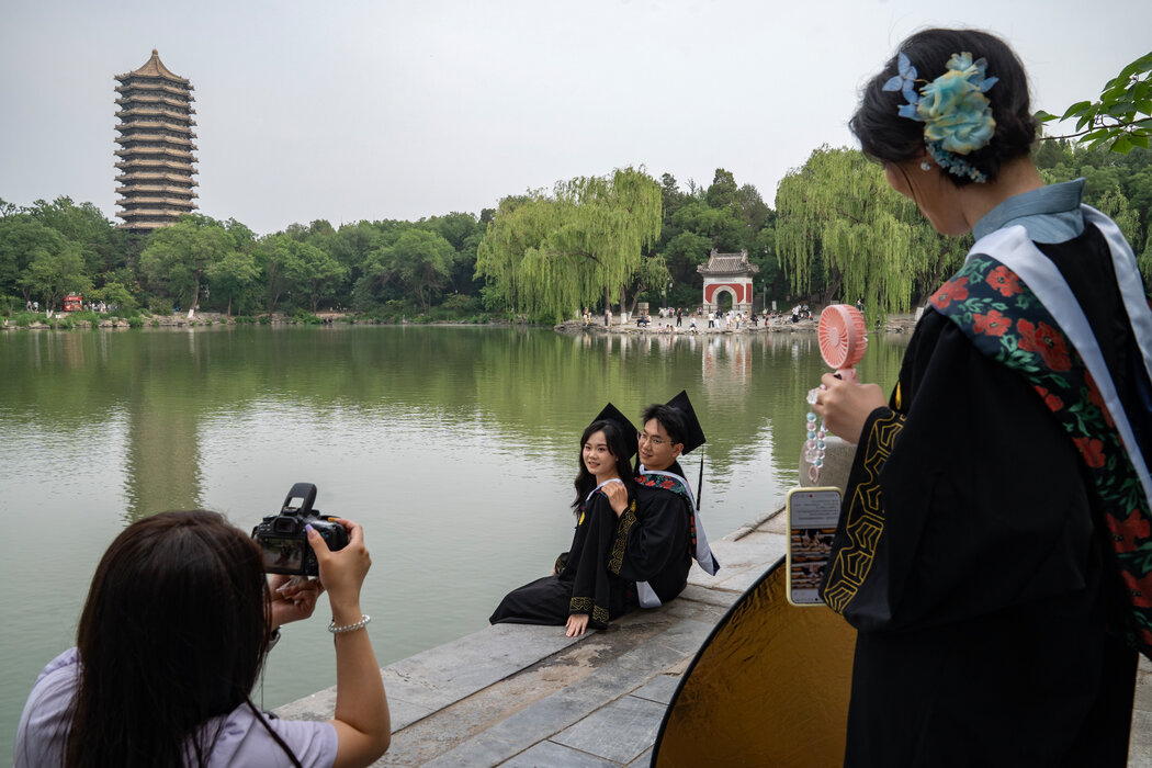 在一家英国机构今年的排名中,北京大学被列为全球第13位。