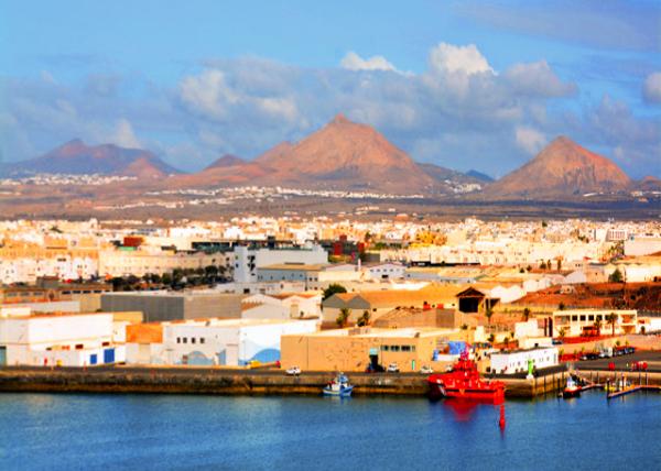 2024-06-08_00_Arrecife Brightened up by the Almost Universal White Color Used on Homes0001.JPG