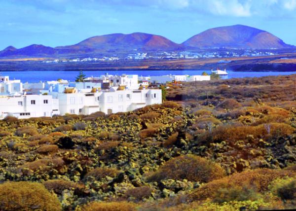 2024-06-08_02_Arrieta_Basaltic Rocks of Whimsical Shapes & Corridors through Flowing Lava0001.JPG