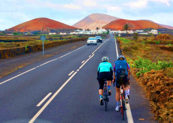 2024-06-08_20_Village Mancha Blanca w Timanfaya NP in the Background0001.JPG