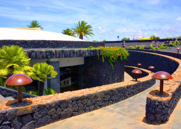 2024-06-08_35_Casa Museo del Campesino_Farming Tools & Camel Saddles_ a Haystack & Fig & Mulberry Trees)0001.JPG