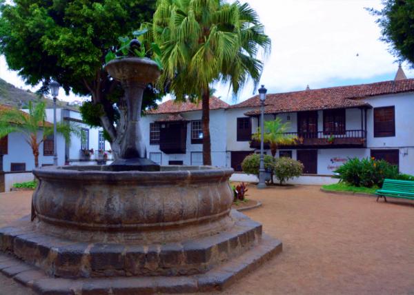 2024-06-09_51_Plaza de Andres de Lorenzo-Carceres_Fountain-10001.JPG