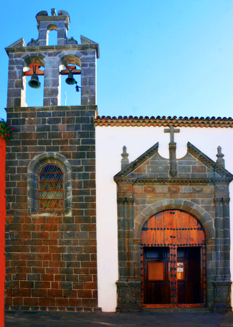 2024-06-09_09_Church & Old Hospital of Our Lady of Sorrows_Façade Framed by Coupled Columns on the Original Plinths Carved w Geometric Motifs & Topped by a Spi.JPG