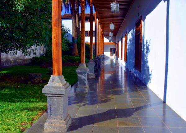 2024-06-09_32_Palacio Salazar_Porticoed Courtyard-20001.JPG