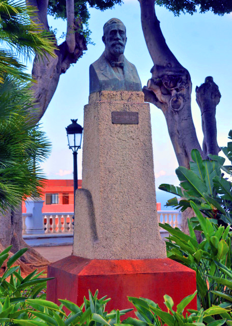 2024-06-09_43_Statue of Francisco G. Fajardo Hern��ndez Bermejo, the Former Major-20001.JPG