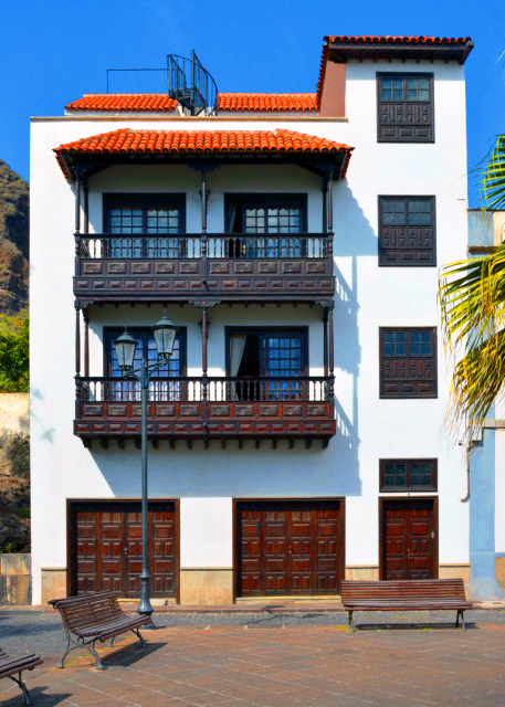 1771116910274597.jpg 2024-06-09_08_Bldg w Balcony @ Plaza Juan González de la Torre0001.JPG