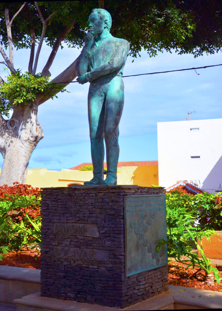 1771117402249736.jpg 2024-06-09_27_Freedom Square_Statue to the Venezuelan Liberator Simón Bolivar_ the Descendant of Garachico against the Spanish Empire for Indep0001.JPG