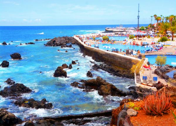 2024-06-09_10_Playa de San Telmo_ the Former Port of La Orotava w Jagged Coastline of Black Volcanic Rocks Surrounding the Swimming Pools of Lago Marti��nez-10001.JPG