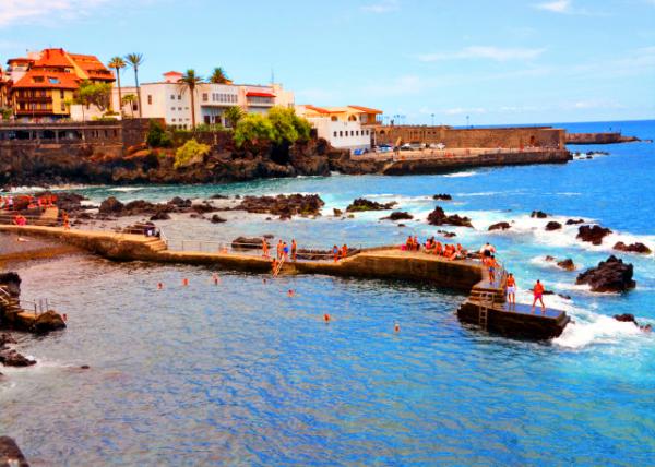 2024-06-09_11_Playa de San Telmo_ the Former Port of La Orotava w Jagged Coastline of Black Volcanic Rocks Surrounding the Swimming Pools of Lago Marti��nez-20001.JPG