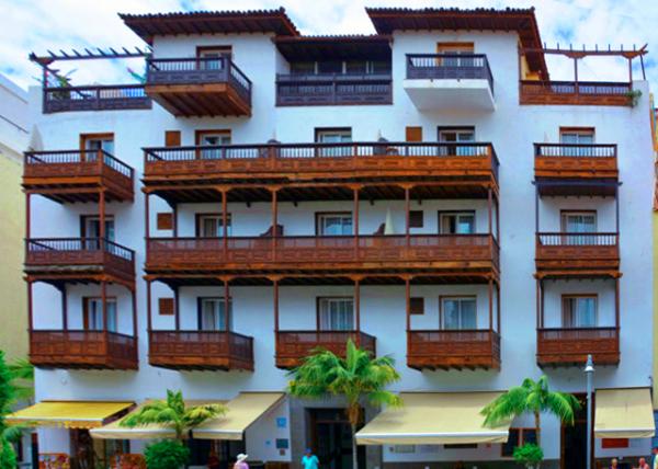 2024-06-09_35_Hotel Monopol_Façade w Canarian Wooden Balconies0001.JPG