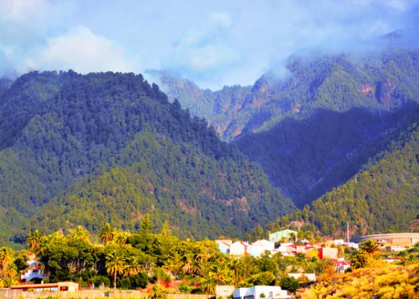 2024-06-10_01_City & Mtn View of Residential Houses or Bldgs in Serene Hill Valley0001.JPG