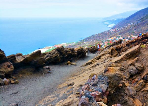 2024-06-10_03_Coastal Cliff through Ancient Volcanism Lost due to the Lava from San Antonio and Teneguia0001.JPG