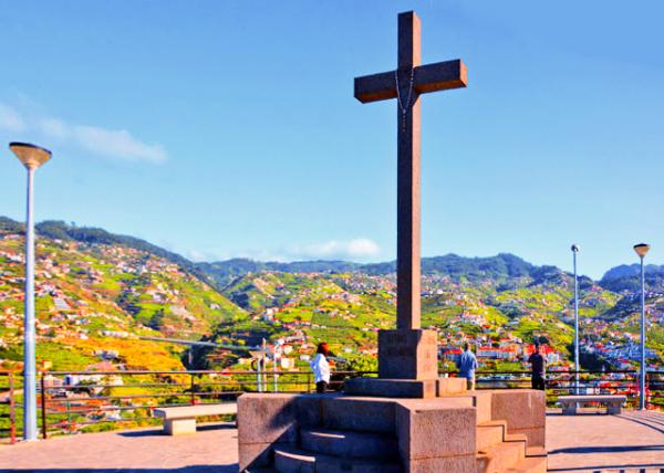 2024-06-11_47_Miradouro da Torre Viewpoint cross on Câmara de Lobos0001.JPG