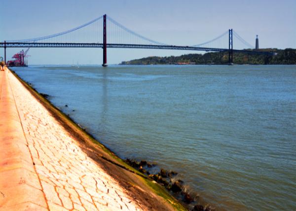 2024-06-13_111_25 April Bridge_ a Suspension Bridge Connecting the Capital Lisbon to the Municipality of Almada on the Left Bank of the Tagus River0001.jpg