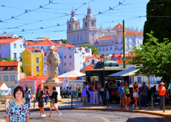 2024-06-13_18_Portas do Sol_ a Lookout Point over the Bairro de Alfama_ the Monastery of Saint Vincent_ the Pantheon_ and the River Tagus w Statue of Saint Vincent-10.JPG