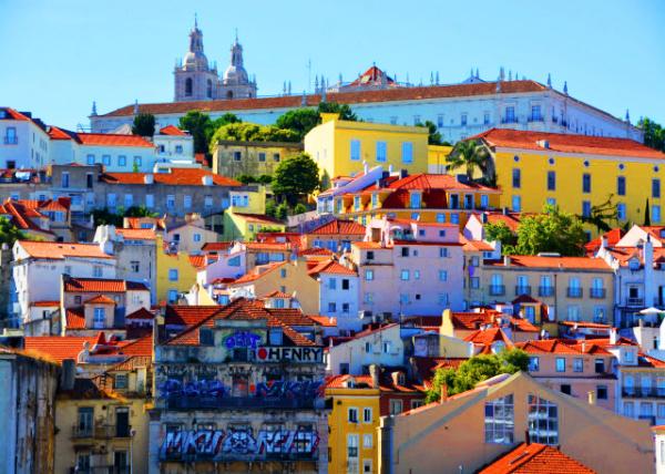 2024-06-13_121_Grafitti Sprayed on the Facade of an Shabby Uninhabited Bldg Overlooking the River Tegus0001.JPG