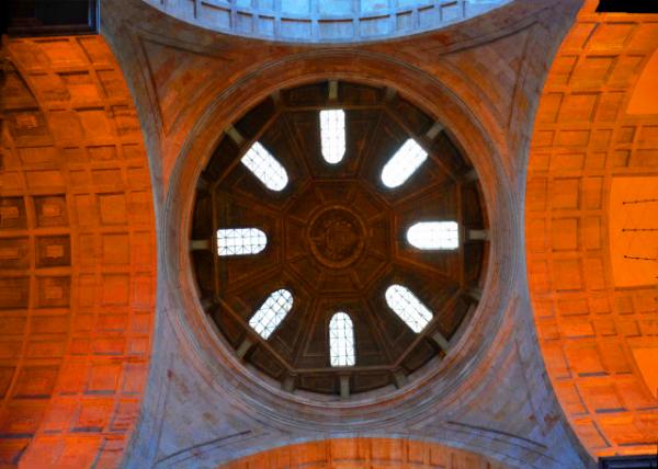 2024-06-13_05_Wooden dome over the Cross0001.JPG