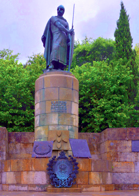 2024-06-14_09_Statue of Afonso Henriques the 1st King of Portugal in the Old City Center0001.JPG