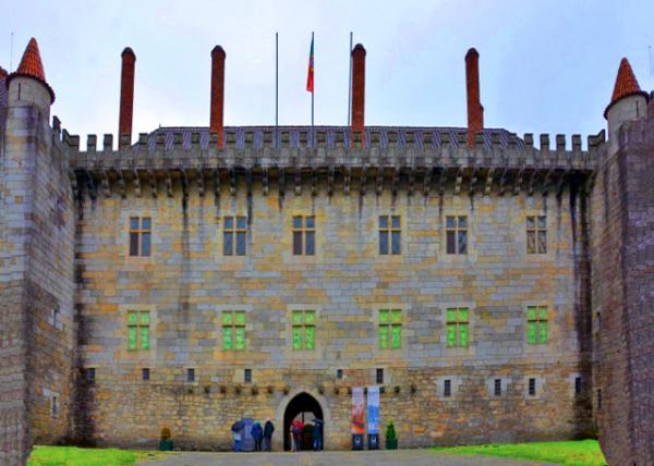 2024-06-14_10_Palace of the Dukes of Braganza w the Main Entrance & Ramp Showing the 2 Floors & Entrance0001.JPG