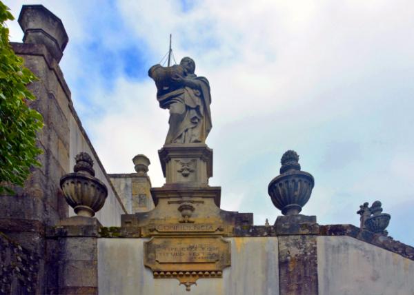 2024-06-14_20_Confidence Statue @ Three Virtues Stairway0001.JPG