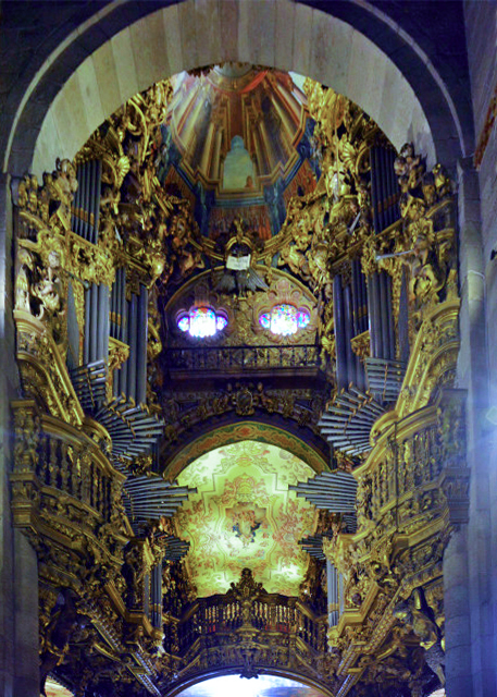 1771362590669844.jpg 2024-06-14_25_Ceilings Decorated w Bright Colors_ Columns Surrounded by Gilded Carvings_ & Organs blended w the Decoration of the High Choir through 2 Balconies0001.JPG