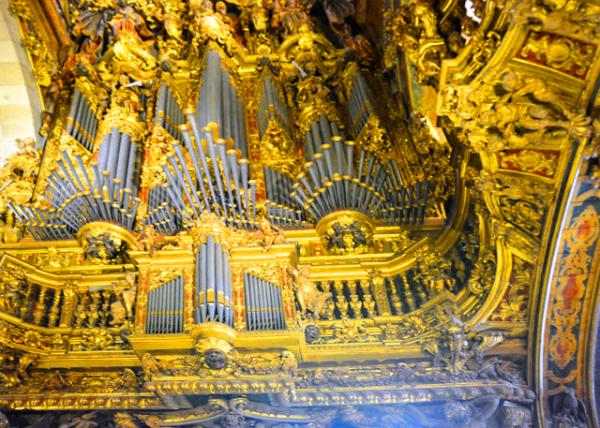 2024-06-14_27_Choir Beautifully Decorated w a Painted Ceiling & Sculptured Gilt Wood Choir Stalls Executed around 17370001.JPG