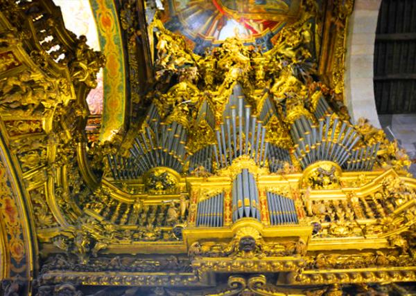 2024-06-14_28_2 Gilt Wood Organs Heavily Decorated w Baroque & Fantastic Motifs0001.JPG