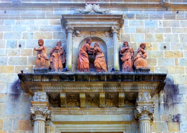 2024-06-14_04_Misericordia Church_Statues of Architectural Fragment in Renaissance Religious Bldg in 16th Century0001.JPG