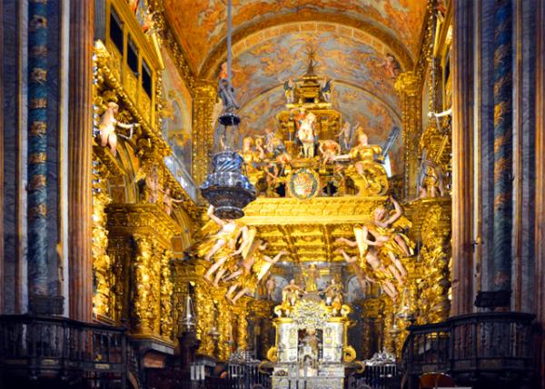 2024-06-15_72_Main Altar under an Enormous Baldachin w a Sumptuously Decorated Statue of St Ja.JPG